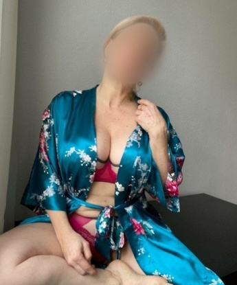 Умелые руки и шаловливые губки дарят неповторимое наслаждение. 🌟
⠀⠀
💋 Забудь о повседневности и дай себе шанс окунуться в мир наслаждения и релаксации. Эксклюзивные услуги, безупречные интимные навыки и глубокий расслабляющий массаж помогут тебе освободиться от стресса и получить ощущение полного счастья. 🥂
⠀⠀
🔞 Уверяю тебя, что ты не пожалеешь о проведенном со мной времени. Великолепные отзывы и мои фото соответствуют действительности. Я живу в Москве и готова встретиться с тобой чтобы реализовать все твои фантазии. Ты достоин только лучшего и я здесь, чтобы подарить тебе море наслаждения и незабываемые впечатления. 💗
⠀⠀
📲 Свяжись со мной и открой дверь в мир страсти и разврата. Чарующая индивидуалка Москвы ждет именно тебя! 💋🌹 Александра